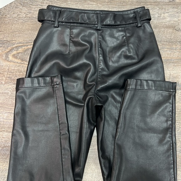Loft High Rise Soft Faux Leather Belted Pants Size 2 - Picture 6 of 13